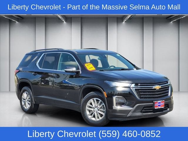 2023 Chevrolet Traverse LT Cloth in Mosaic Black Metallic — front three-quarter view